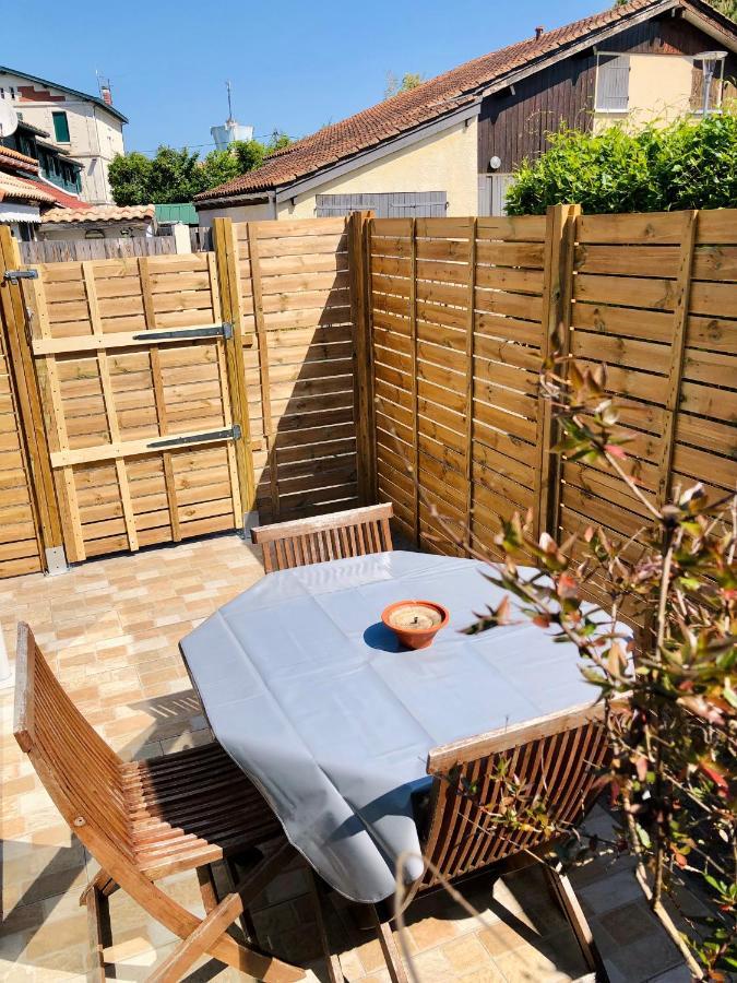 Appartement Duplex Lumineux Idealement Situe Ares Exteriér fotografie